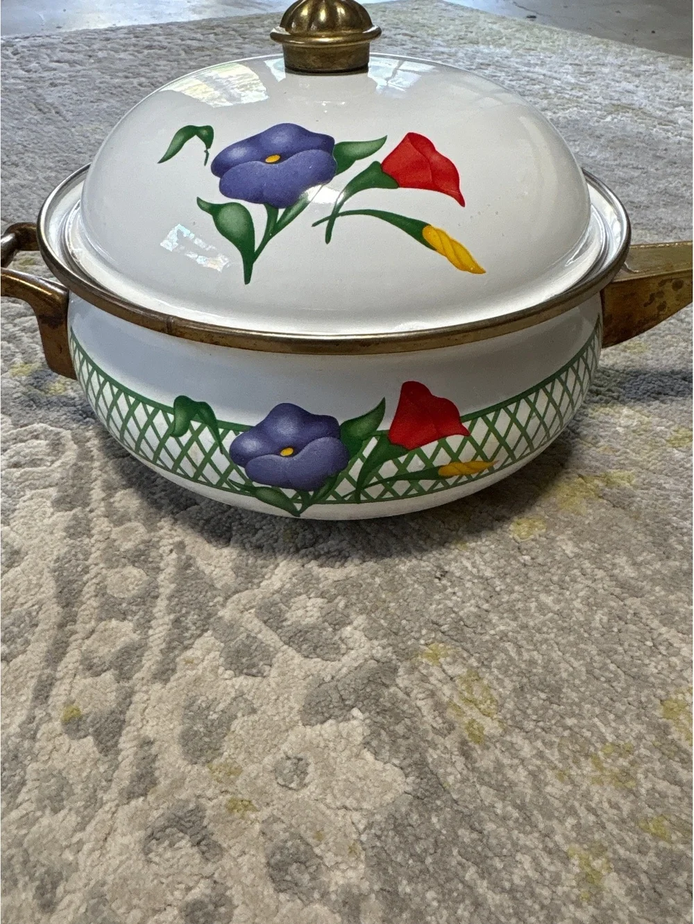Vintage cottage grandma Regency enamel sauce pan